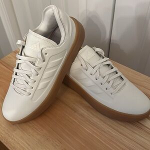 NEW Adidas Womens Leather Skate Tennis Sneakers. White Leather Gum soles. Size 8